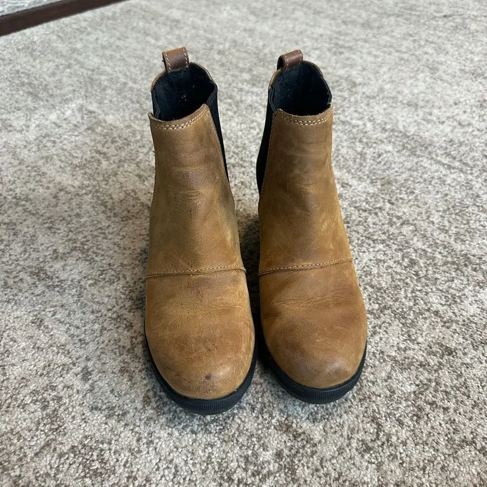 Sorel tan leather